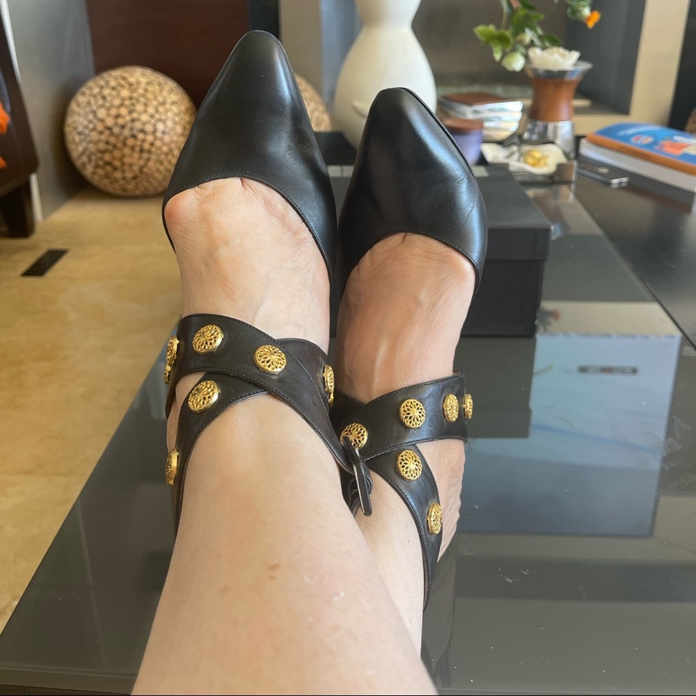 Vintage HP😍CHANTAL black gold emblem HEELS
